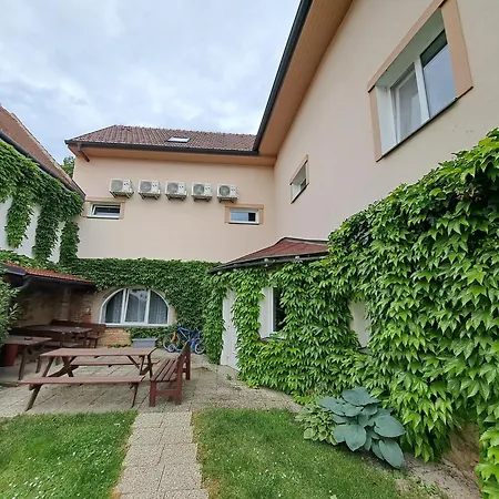 U Radu Pensión 3*